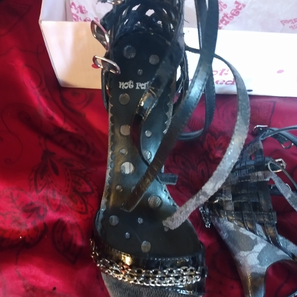 Not rated blk play games heels size 8 - Picture 4 of 11